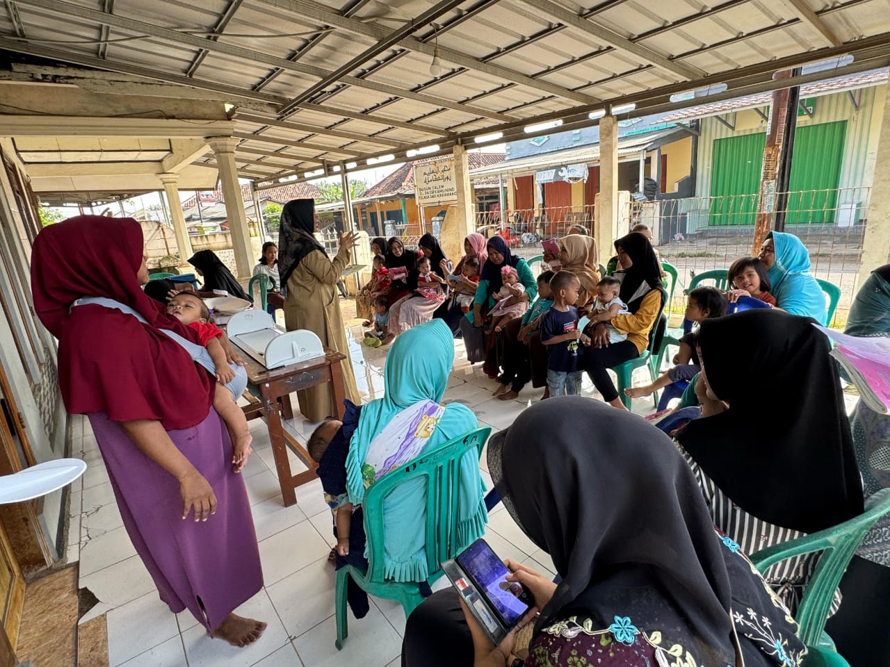 Posyandu Desa Pasirkamuning Gelar Penyuluhan Pencegahan Stunting, Penimbangan, dan Imunisasi Balita dalam Program Desa Sehat 2025