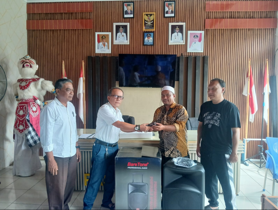 Foto Utama Pemerintah Desa Pasirkamuning Salurkan Bantuan Sarana Penunjang Kegiatan Keagamaan dan Sosial