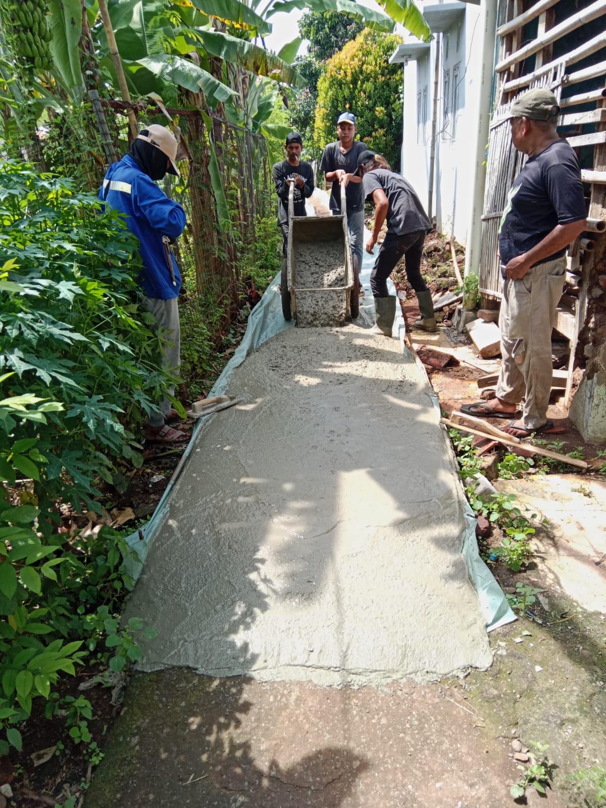 Foto Utama Upaya Pemdes Pasirkamuning dalam Meningkatkan Kualitas Jalan Lingkungan Tahun 2025